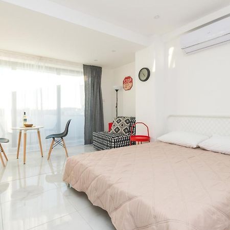 لارنكا Six Apartments المظهر الخارجي الصورة