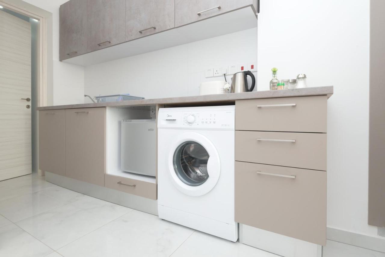 لارنكا Six Apartments المظهر الخارجي الصورة