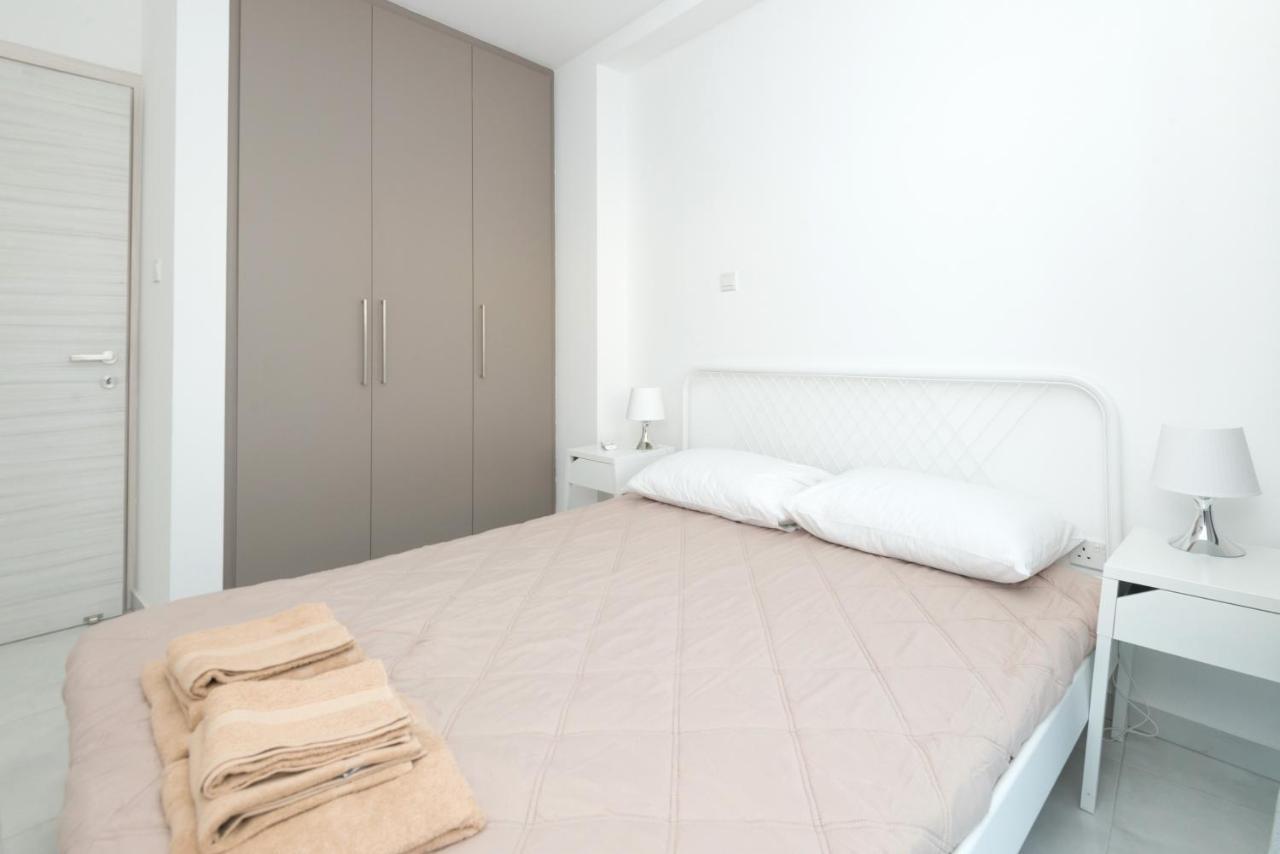 لارنكا Six Apartments المظهر الخارجي الصورة