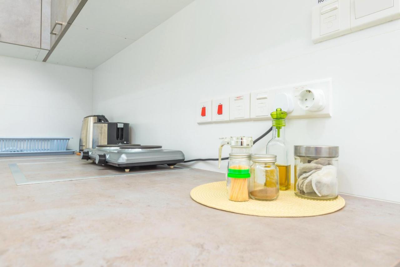 لارنكا Six Apartments المظهر الخارجي الصورة